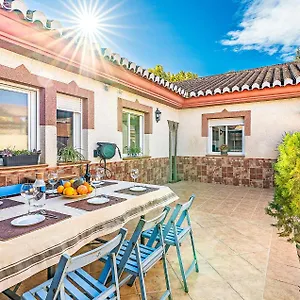 stunning-home-in-cijuela-with-4-bedrooms.hotelsinnerja.org/